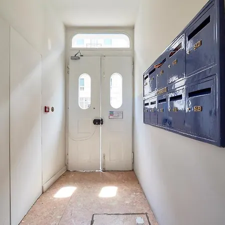 New!luxury Portuguese Design Apt By The River-3br!
