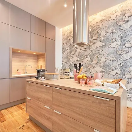 New!luxury Portuguese Design Apt By The River-3br!