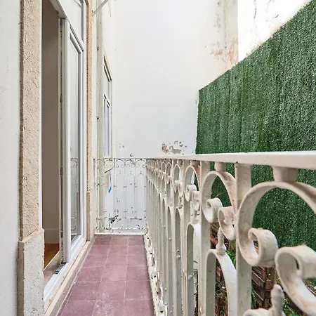 New!luxury Portuguese Design Apt By The River-3br! 리스본