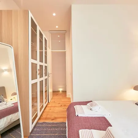 New!luxury Portuguese Design Apt By The River-3br! Apartment