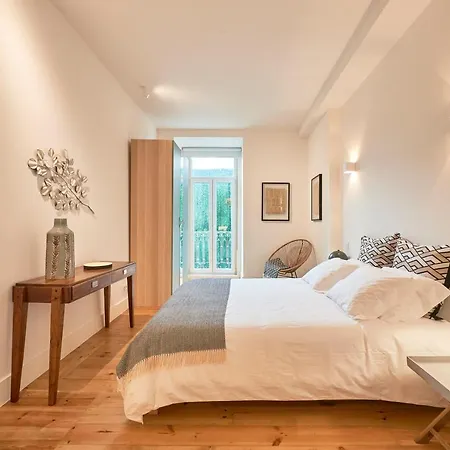 New!luxury Portuguese Design Apt By The River-3br!