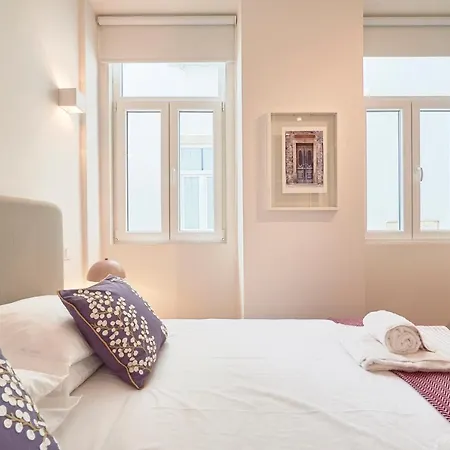 New!luxury Portuguese Design Apt By The River-3br!
